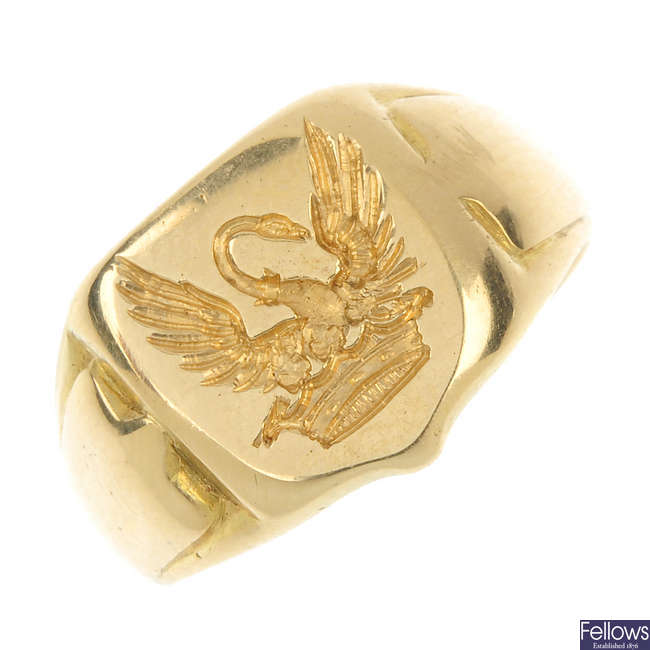 A late Victorian 18ct gold crest signet ring.