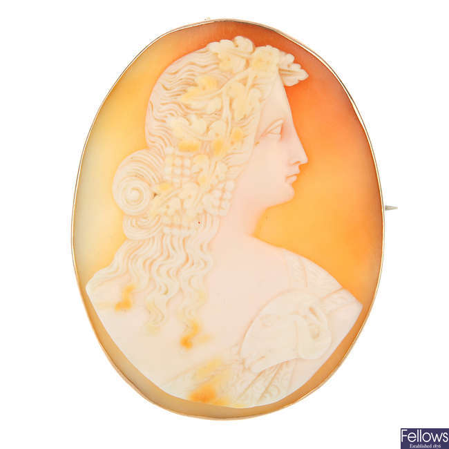 A late 19th century 9ct gold shell cameo brooch