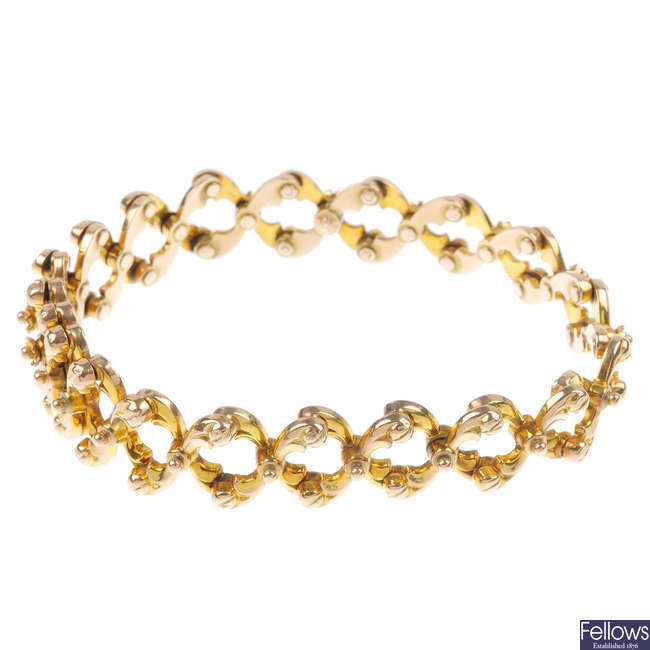 An early 20th century 9ct gold expandable bracelet.