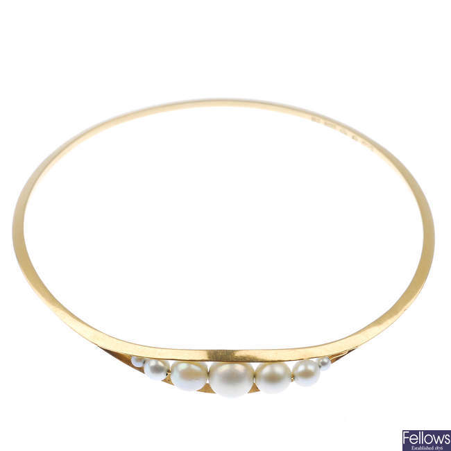 A mid 20th century cultured pearl bangle.