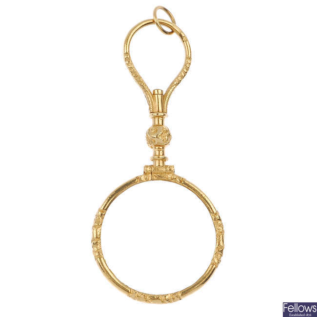 A 9ct gold magnifying glass.