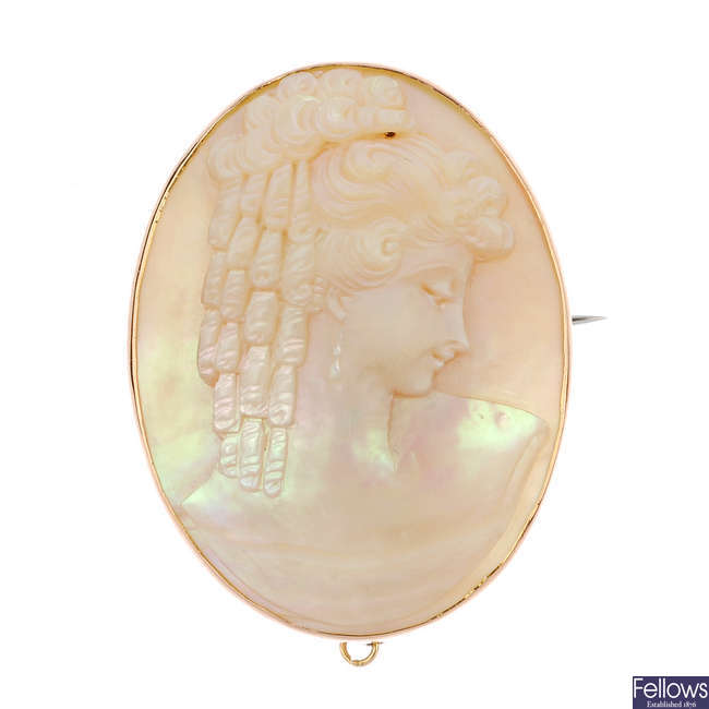 An early 20th century 9ct gold mother-of-pearl cameo brooch.