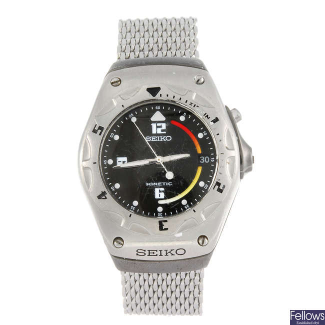 SEIKO - a gentleman's Kinetic bracelet watch.