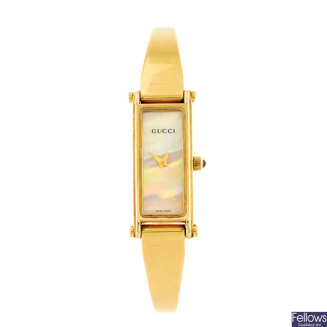GUCCI - a lady's 1500L bracelet watch.