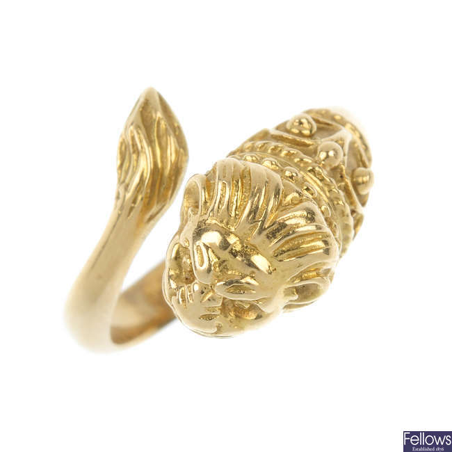 A lion ring.