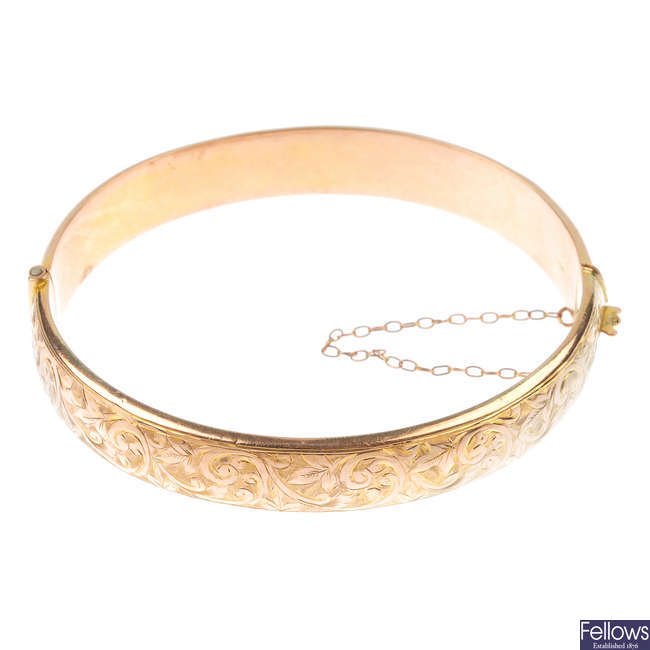 An early 20th century 9ct gold foliate hinged bangle.
