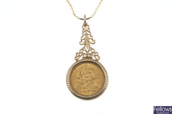 A half-sovereign pendant with 9ct gold chain.
