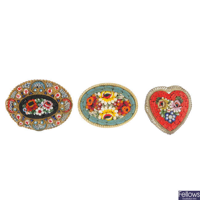 Fifteen items of micro mosaic jewellery, together with a single ear clip and a broken plaque.