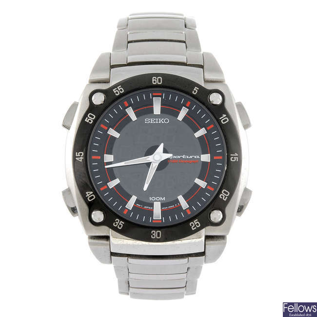 SEIKO - a gentleman's Sportura chronograph bracelet watch.
