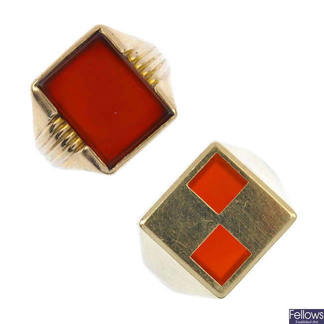 Two 9ct gold hardstone signet rings. 