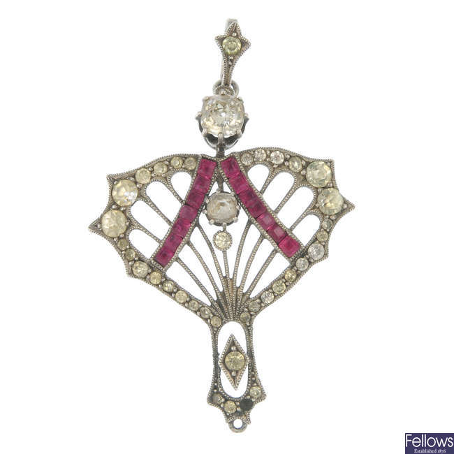 An early 20th century paste pendant