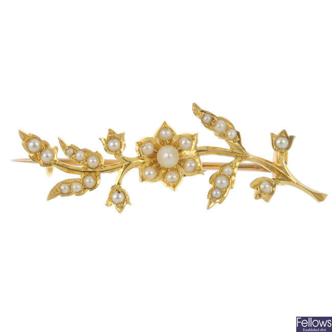 An early 20th century gold split pearl brooch.