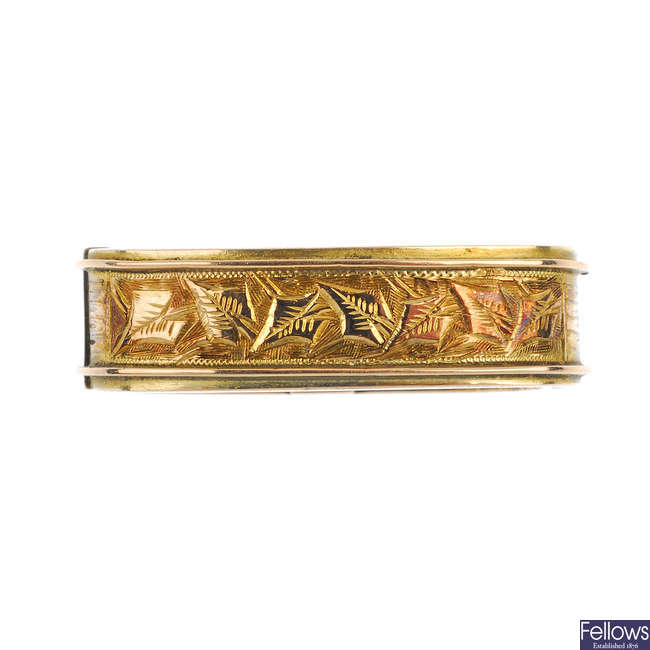 An early 20th century 9ct gold scarf clip.