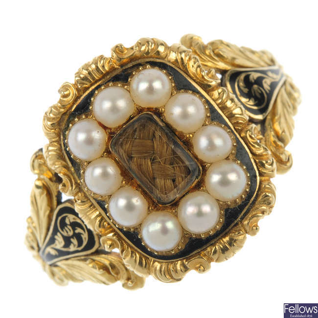 An early 19th century 18ct gold memorial ring.