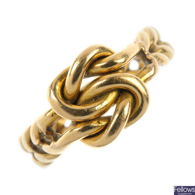 An early 20th century 18ct gold knot ring.