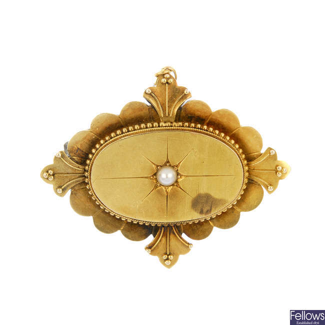 A late 19th century 15ct gold split pearl brooch.