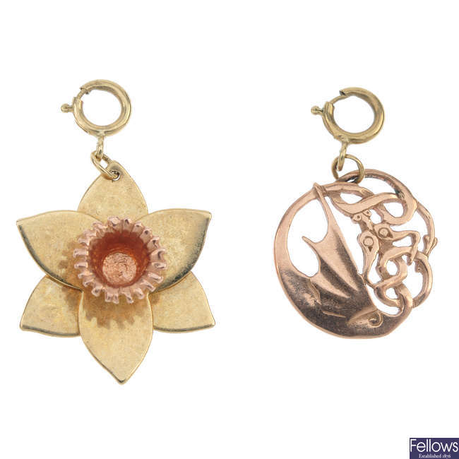 CLOGAU - Two 9ct gold charms.