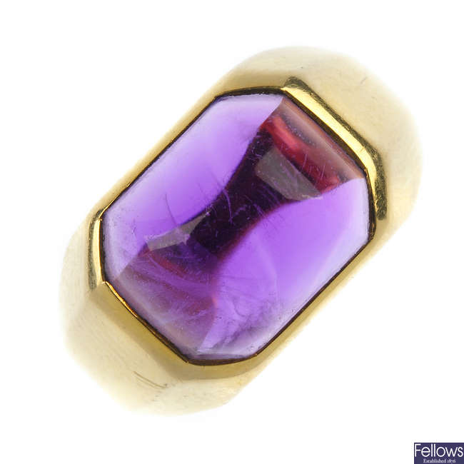 An 18ct gold amethyst ring.