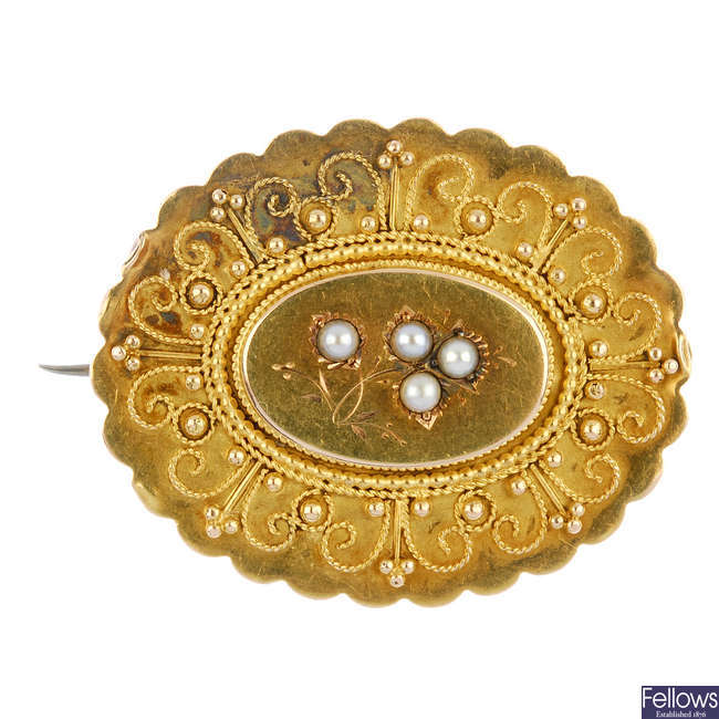 A late 19th century 18ct gold split pearl memorial brooch.