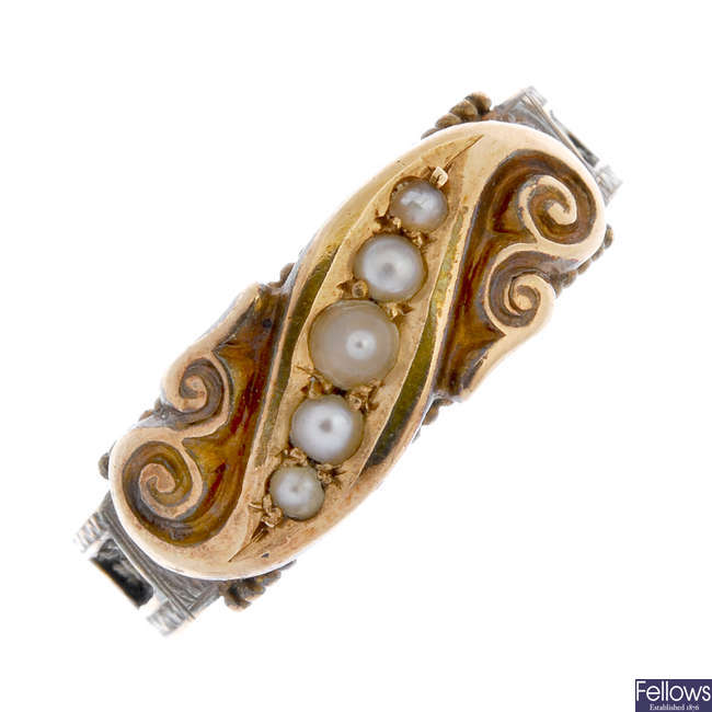 A mid Victorian 15ct gold split pearl and woven hair mourning ring.