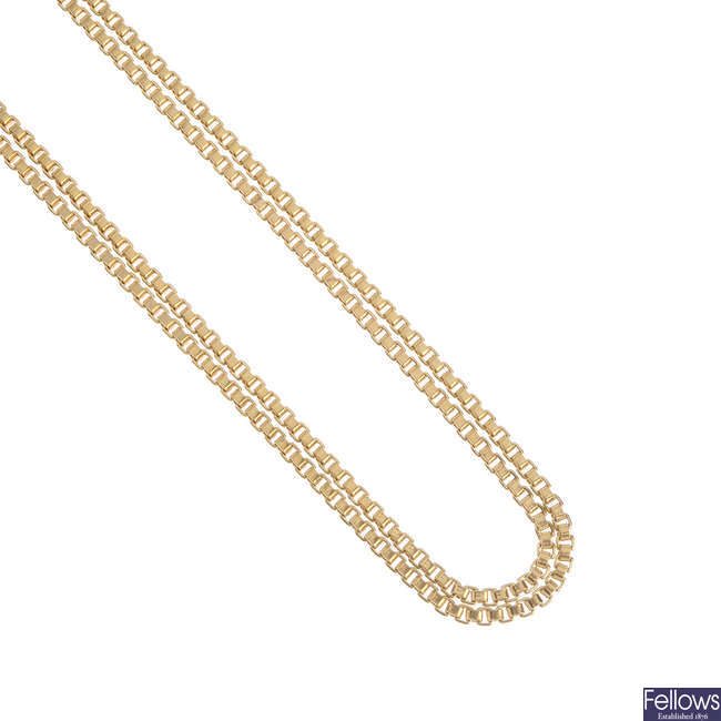 A 9ct gold box-link chain