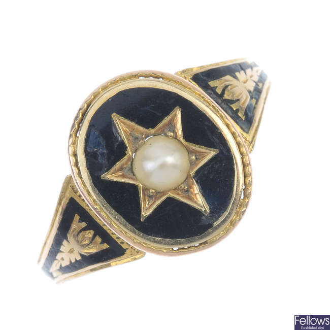 A late Victorian 15ct gold mourning ring.
