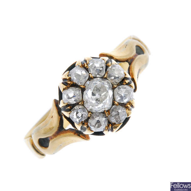 A late Victorian 18ct gold diamond cluster ring. 