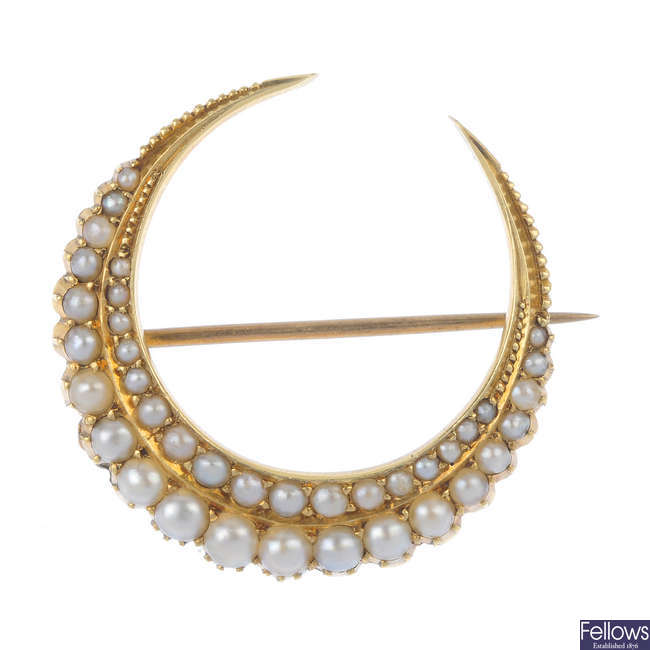 Two early 20th century gold split pearl brooches. 