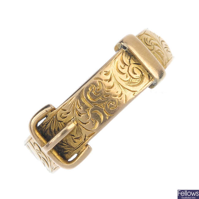 A mid Victorian 18ct gold buckle ring. 
