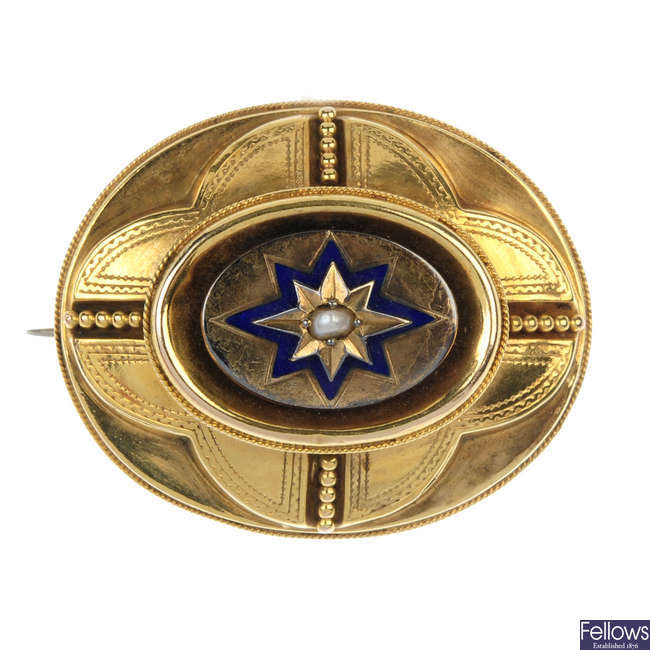  A late Victorian 18ct gold mourning brooch.