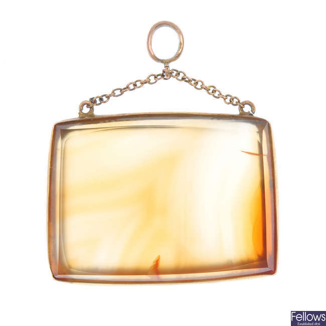 An early 20th century 9ct gold mounted agate pendant.