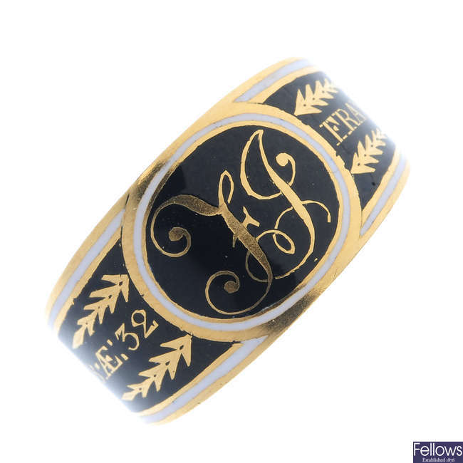A George III 18ct gold memorial ring.