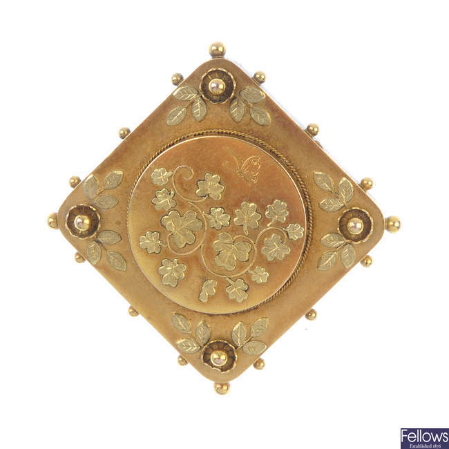 An early 20th century gold foliate panel brooch. 