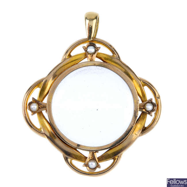 An Art Nouveau gold split pearl photograph pendant.