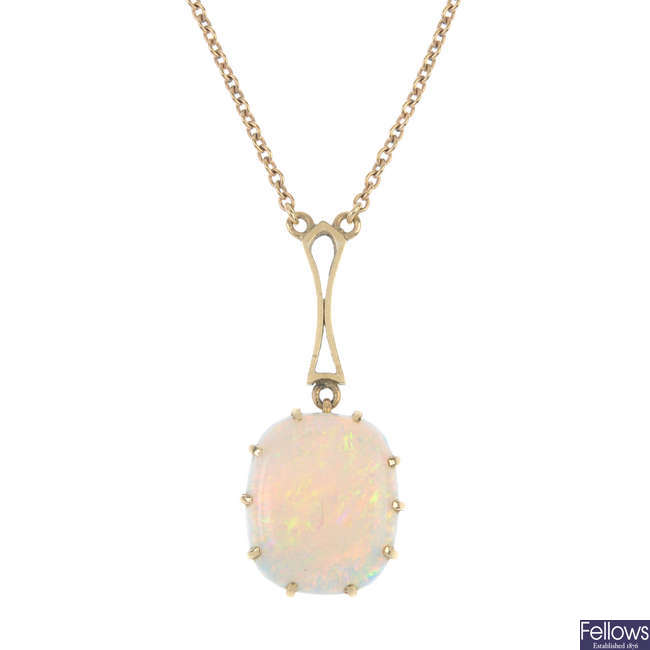 An opal pendant. 