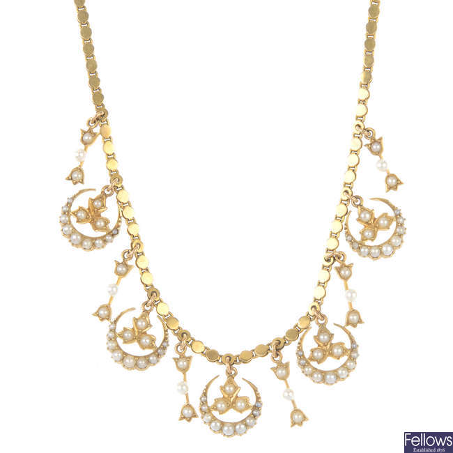 An early 20th century 15ct gold split pearl necklace.