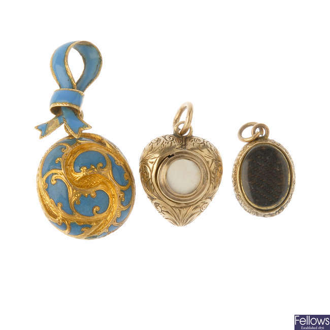 A selection of mid to late 19th century jewellery.