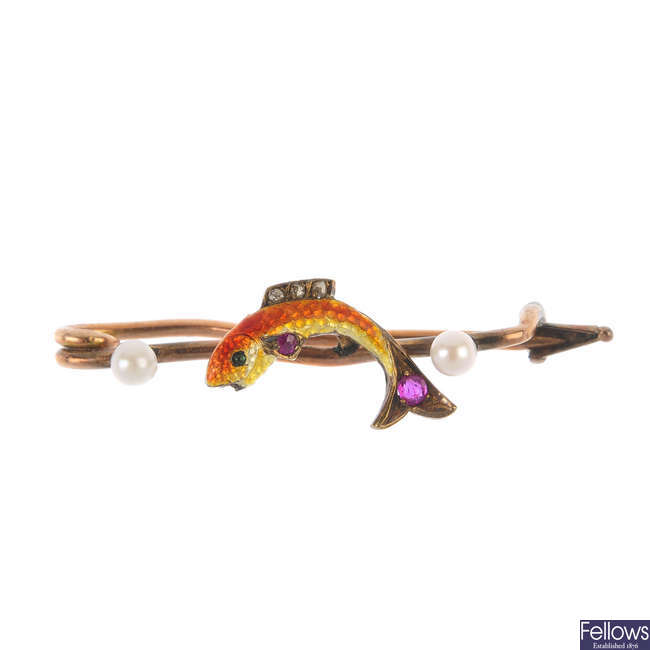 An early 20th century enamel and gem-set fish brooch. 