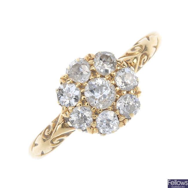 An Edwardian 18ct gold diamond cluster ring.