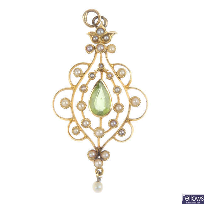 An early 20th century 15ct gold peridot and split pearl pendant.