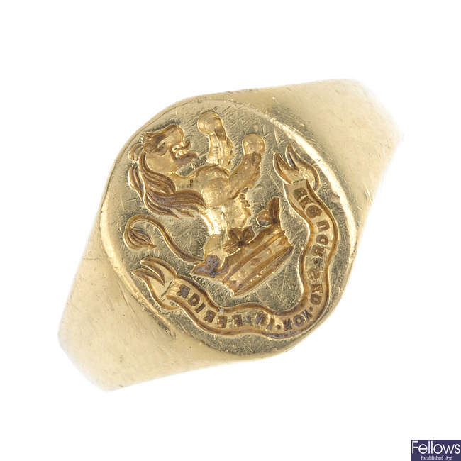 An 18ct gold signet ring.
