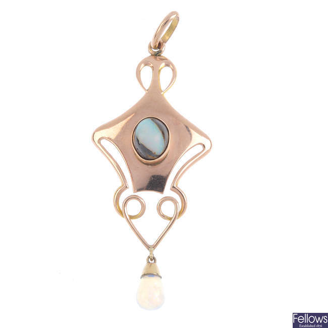 An early 20th century 9ct gold opal pendant.