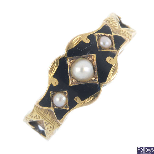 A mid Victorian 15ct gold enamel and split pearl memorial ring.