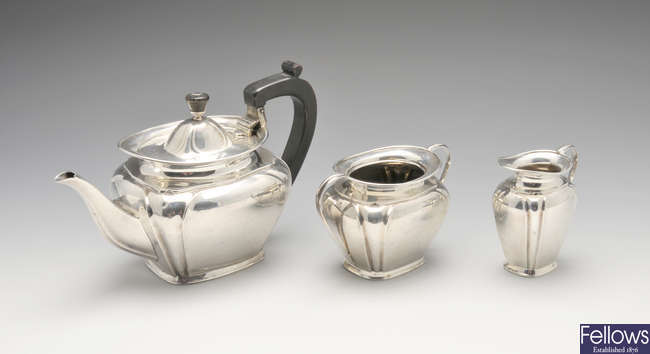 An Edwardian three piece silver teaset.
