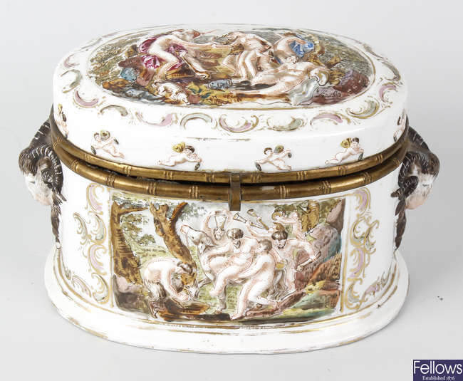 A Capodimonte porcelain box