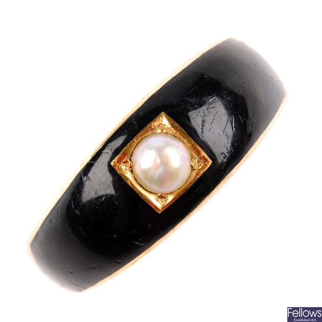 A late Victorian 15ct gold enamel and split pearl memorial ring.
