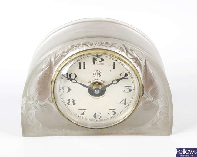 A Lalique 'Moineaux' mantel clock