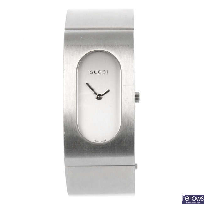 GUCCI - a lady's stainless steel 2400L bracelet watch.