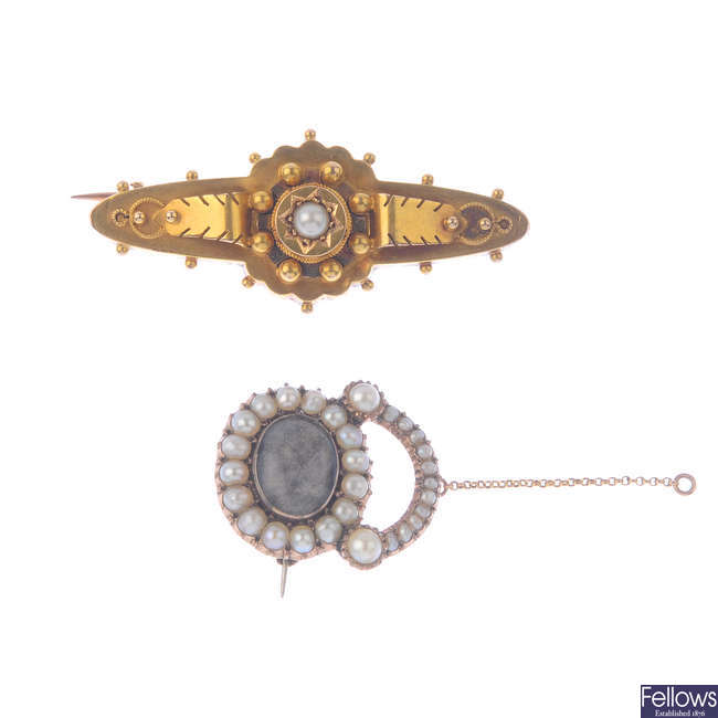 Two mid to late Victorian items of jewellery.