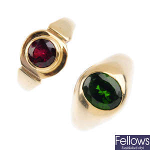 Two 9ct gold gem-set single-stone rings.